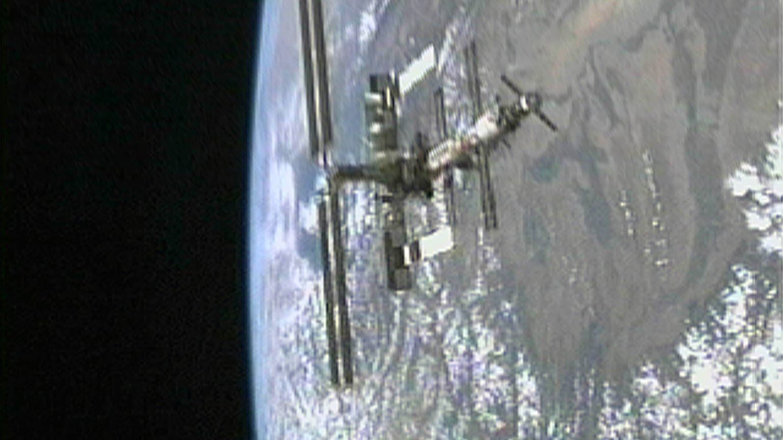 Stazione Spaziale sopra la Terra