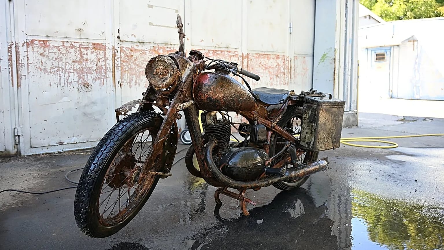 A DKW NZ 350-1-et jelenleg a Honvédelmi Történeti Intézet és Múzeum, a Volksbund Deutsche Kriegsgräberfürsorge e. V. magyar partnere restaurálja.