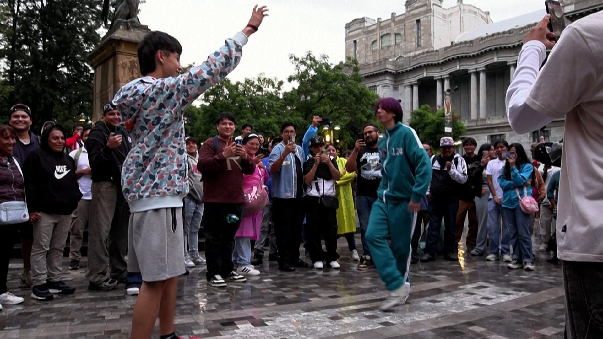 Video. Mexico: Aura battles turn a viral meme into live contests | Euronews