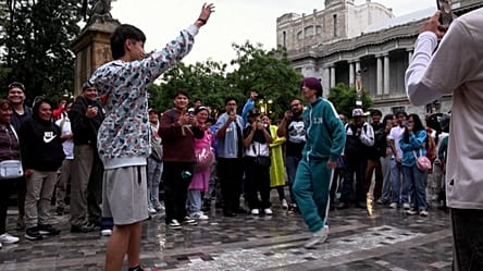 Mexique : les duels d'aura transforment un mème viral en concours en public