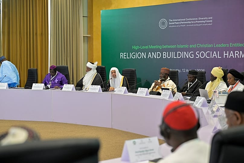 الشيخ الدكتور محمد بن عبد الكريم العيسى، الأمين العام لرابطة العالم الإسلامي ورئيس هيئة علماء المسلمين خلال حضوره المائدة المستديرة في نيجيريا 