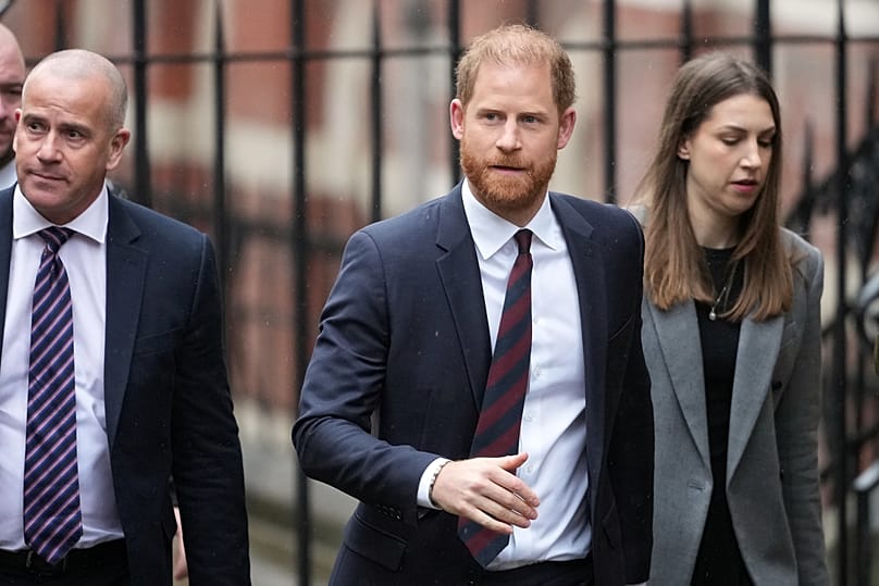 Il principe Harry arriva all’Alta Corte di Londra per la causa contro l’editore del Daily Mail, accusato di violazione della privacy, 21 gennaio 2026