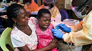 RDC : plus de 16 000 doses de vaccin contre Ebola arrivent à Kinshasa