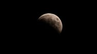 Un eclipse lunar será visible en la madrugada del viernes 14 de marzo de 2025 en Chicago. 
