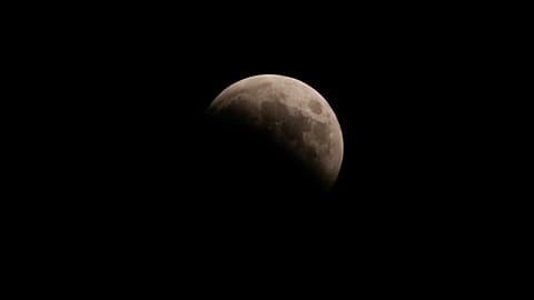 Un eclipse lunar será visible en la madrugada del viernes 14 de marzo de 2025 en Chicago. 