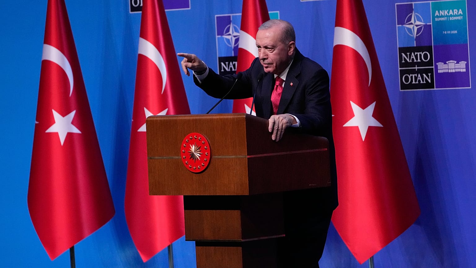 الرئيس التركي رجب طيب أردوغان يتحدث خلال مؤتمر صحفي في قمة الناتو في أنقرة، تركيا، الأربعاء 8 يوليو 2026. (AP Photo/حسين مالا)