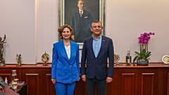 ARŞİV: Dönemin CHP Genel Başkanı Özgür Özel, Eskişehir Büyükşehir Belediye Başkanı Ayşe Ünlüce’yi de makamında ziyaret etti. 31 Temmuz 2024