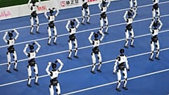 Roboty występują podczas ceremonii otwarcia Światowych Igrzysk Robotów Humanoidalnych w Pekinie, w sobotę 22 sierpnia 2026 r.