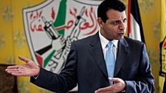 القيادي الفلسطيني السابق في حركة فتح محمد دحلان في مكتبه بمدينة رام الله بالضفة الغربية، في 3 يناير/كانون الثاني 2011.