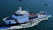 ARCHIVO: Un barco de la Guardia Costera navega durante la tradicional regata "Barcolana" en el Golfo de Trieste, en el noreste de Italia, el 12 de octubre de 2025. 