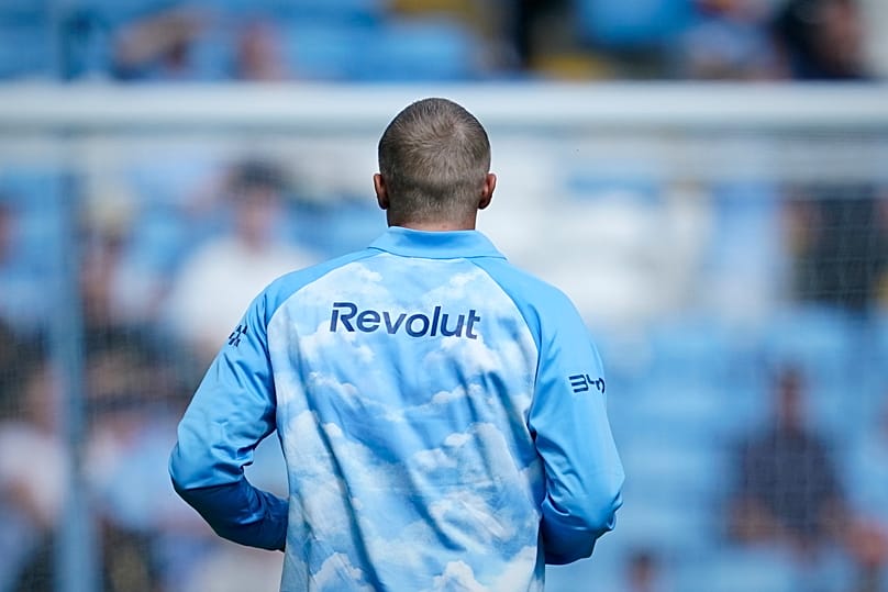Manchester City oyuncusu Erling Haaland, kendisiyle simgeleşen saçlarını kestirdi