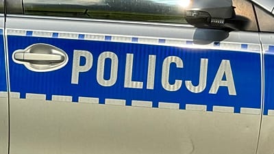 Do wypadku doszło w sobotę w Krakowie. Kobieta i mężczyzna zmarli w szpitalu, a dziecko walczy o życie