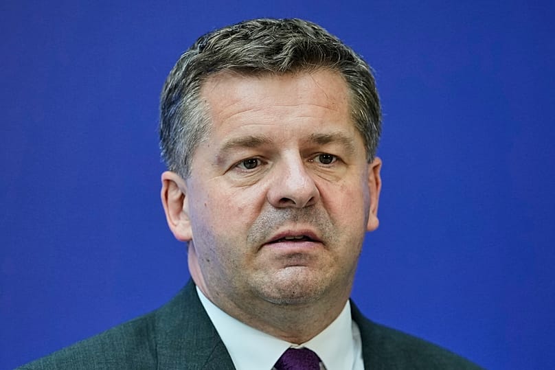 Sachsen-Anhalts Ministerpräsident Sven Schulze (CDU) zeigt sich unzufrieden mit der Debatte seiner Partei über die Haltung zur AfD.