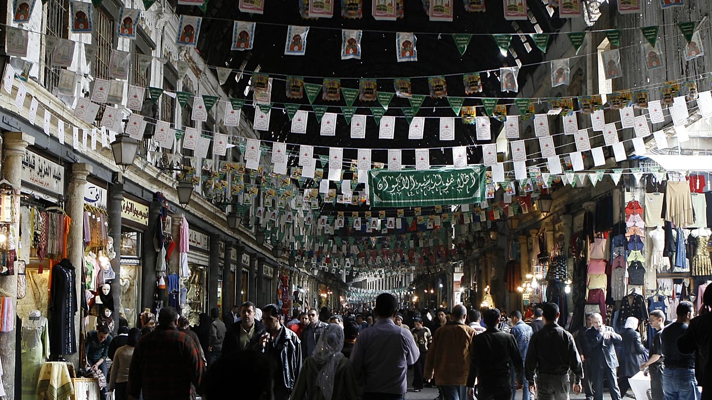 ذكرى المولد النبوي تشعل جدلاً واسعاً في سوريا.. عطلة رسمية وانقسام حاد مع التيارات السلفية