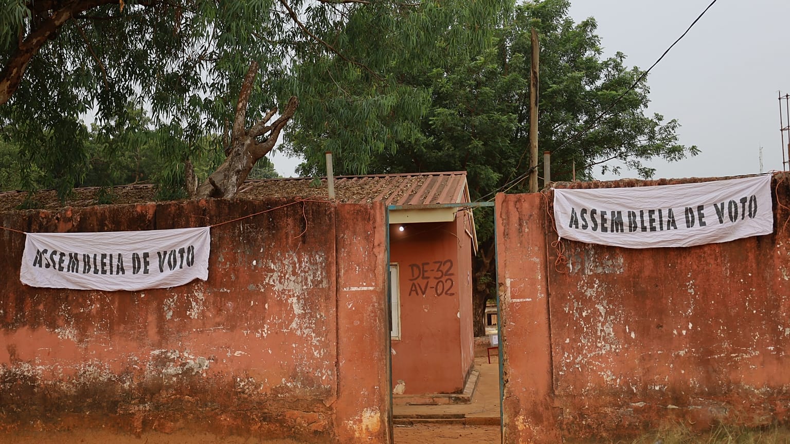 Secção eleitoral antes das eleições presidenciais e legislativas, em Bissau, Guiné-Bissau, 23 de novembro de 2025. 