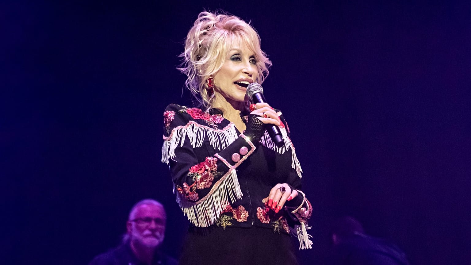 Dolly Parton atualiza estado de saúde e pondera atuações com “avatares” no futuro