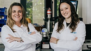Bioloon co-founders Charlotte Melia and Juliana Cumming 