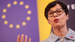 La comisaria europea de Ampliación Marta Kos participa en una rueda de prensa con el viceprimer ministro ucraniano Taras