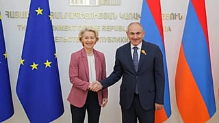 Avrupa Komisyonu Başkanı Ursula von der Leyen ile Ermenistan Başbakanı Nikol Paşinyan, 2 Temmuz 2026'da Erivan'da