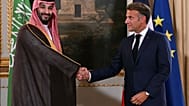 Emmanuel Macron et le prince héritier d'Arabie saoudite Mohammed ben Salmane lors d'une cérémonie de signature d'un accord commercial à l'Élysée, le lundi 24 août 2026.