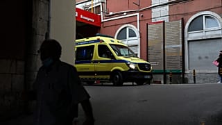 Uma ambulância num hospital de Lisboa/Imagem de arquivo