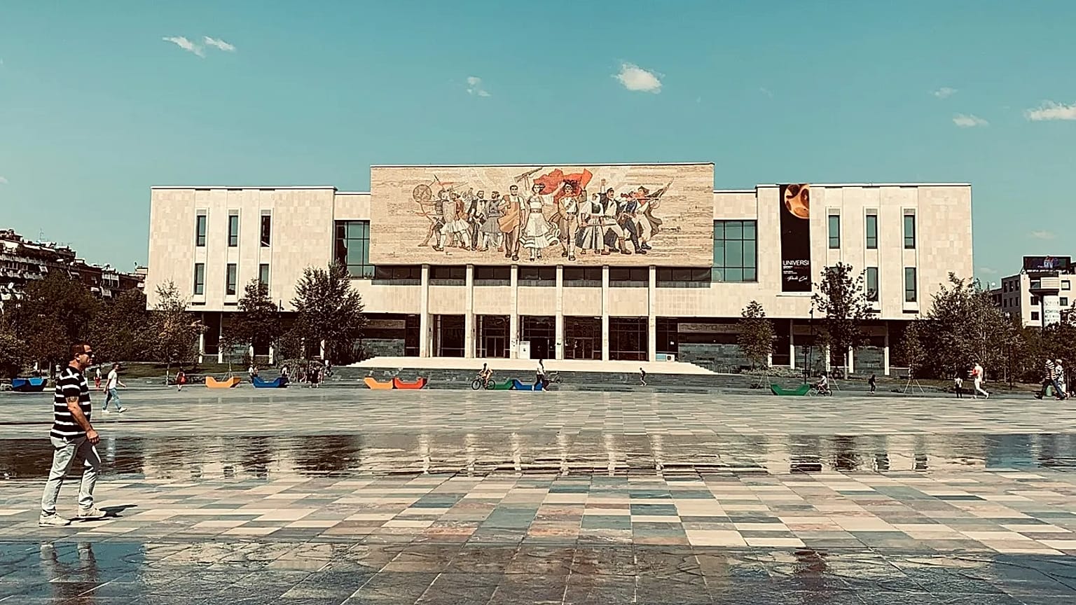 Tirana, capital da Albânia, está entre os destinos urbanos mais baratos