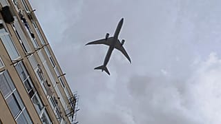 O céu a partir do meu terraço: português cria plataforma que contabiliza aviões que passam em Lisboa