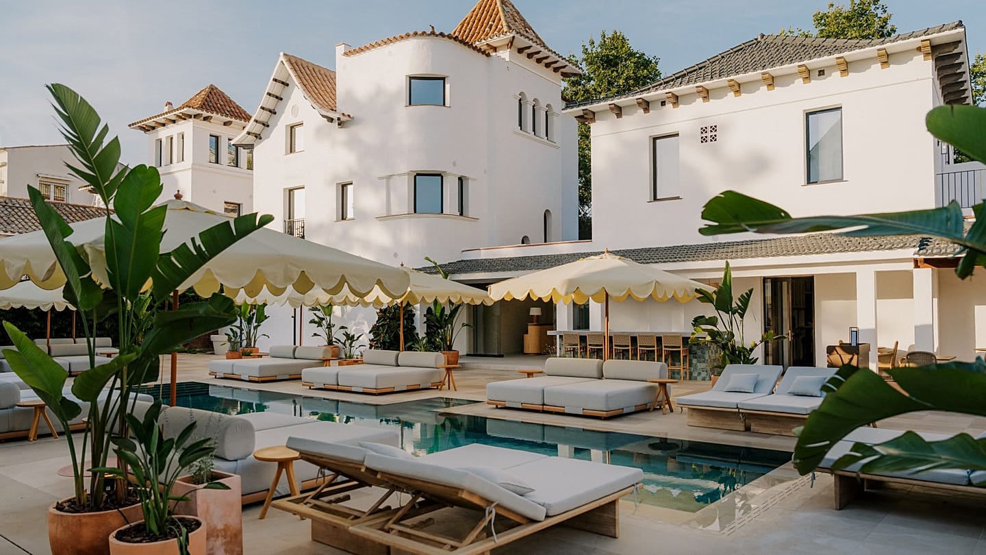 Sitges’te tarihi villalarda yalnız yetişkinlere özel otel açıldı