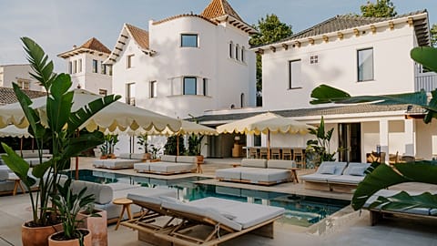 CASA METT Sitges just opened its doors