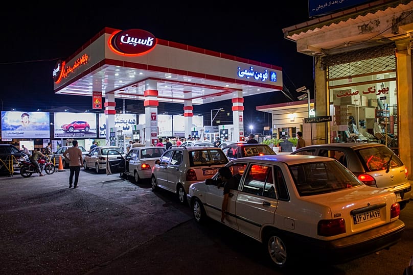 شلوغی پمپ بنزین‌ها در ایران