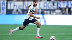 ΑΡΧΕΙΟ - Ο Τόμας Μιούλερ των Vancouver Whitecaps οδηγεί την μπάλα στο δεύτερο ημίχρονο αγώνα ποδοσφαίρου MLS απέναντι στους Los Angeles FC,