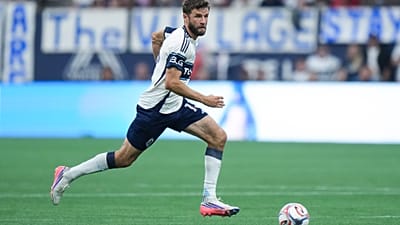 ΑΡΧΕΙΟ - Ο Τόμας Μιούλερ των Vancouver Whitecaps οδηγεί την μπάλα στο δεύτερο ημίχρονο αγώνα ποδοσφαίρου MLS απέναντι στους Los Angeles FC,