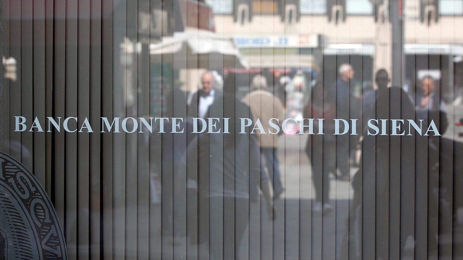 Vetrina a Milano di MPS