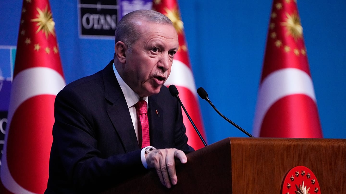 أردوغان: نحن “دولة عظمى” ولن نخضع لـ”دولة صغيرة” أُنشئت بشكل ما في المنطقة