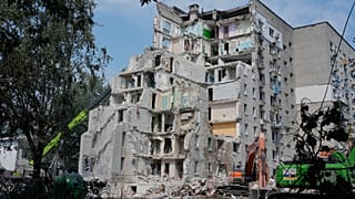 Разрушенный в результате российской атаки жилой дом в Киеве. 3 июля 2026 года