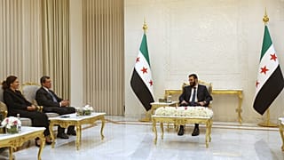 دیدار احمد شرع (راست)، با مظلوم عبدی، فرمانده نیروهای دموکراتیک سوریه (چپ)، در کاخ ریاست جمهوری در دمشق، سه‌شنبه، ۲۵ اوت ۲۰۲۶.