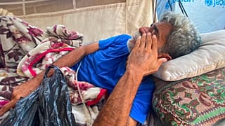 محمد البشليقي مريض سرطان نازح إلى دير البلح