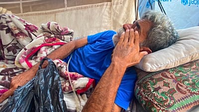 محمد البشليقي مريض سرطان نازح إلى دير البلح