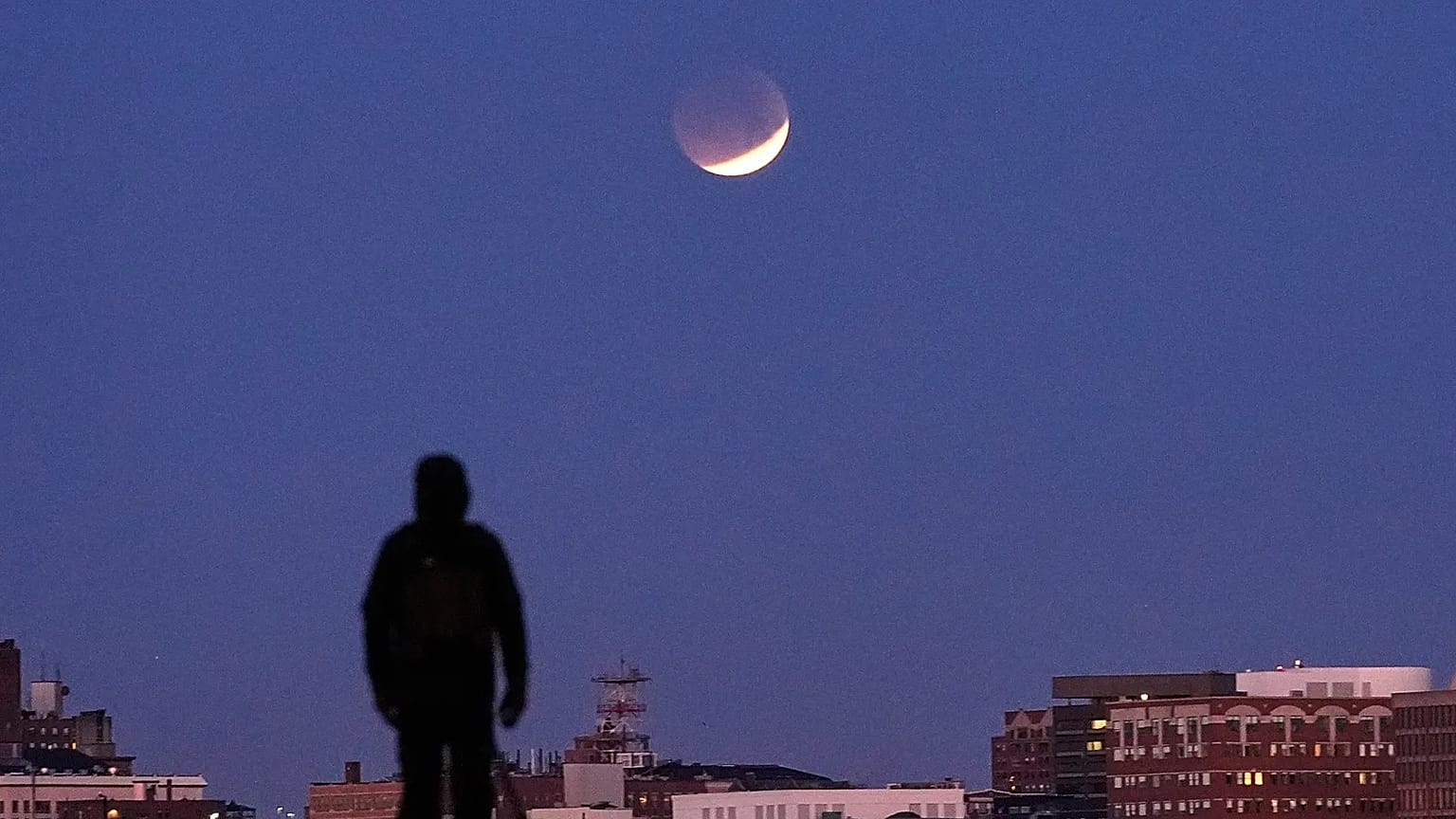 Nadchodzące zaćmienie Księżyca będzie jednym z ciekawszych sierpniowych zjawisk astronomicznych.