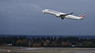 Un avión de Air France despega del aeropuerto internacional de Seattle-Tacoma, el jueves seis de noviembre de 2025, en SeaTac, en el estado de Washington.
