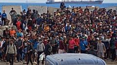 Thousands of people, gathered in Ceuta and monitored by the police