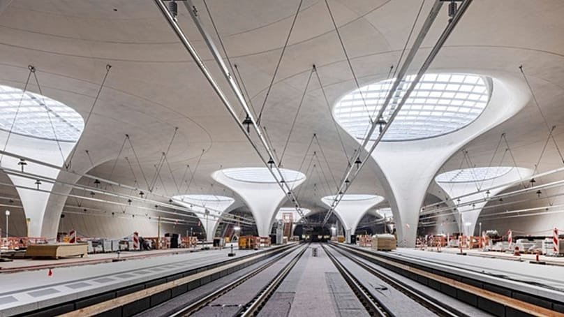 Az üveg „fénykürtők” természetes fényt és szellőzést biztosítanak Stuttgart új főpályaudvarán.