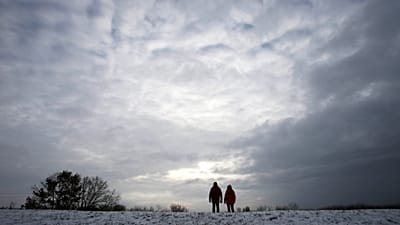Wandern im Schnee bei Hamburg - Symbolbild 