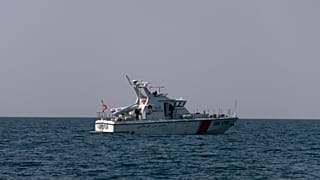 قارب للحرس الوطني التونسي خلال عملية بحث عقب غرق مركب مهاجرين قبالة سواحل جرجيس، 23 آب 2026.