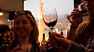 Vinitaly - gente che degusta vino