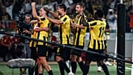 Οι παίκτες της ΑΕΚ πανηγυρίζουν