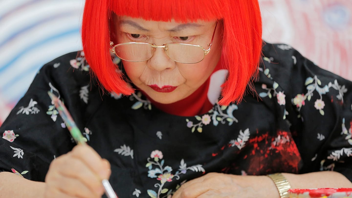 Noktalı desenleriyle tanınan avangart sanatçı Yayoi Kusama 97 yaşında öldü