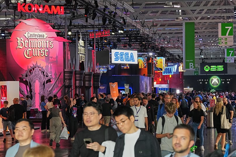 La foule envahit les halls d'exposition lors de l'inauguration de la Gamescom, qui se tient au parc des expositions de Cologne, en Allemagne, le mercredi 26 août 2026