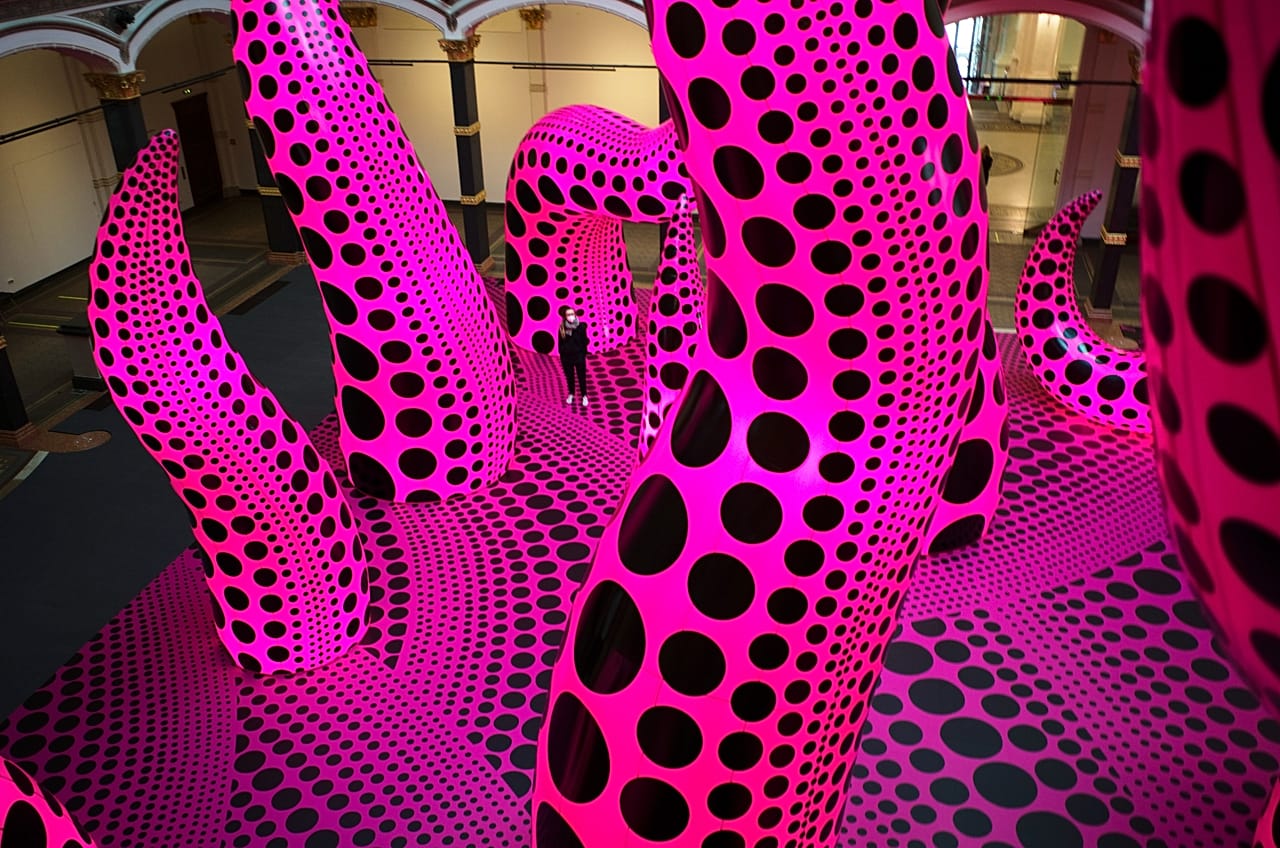 „A Bouquet of Love I Saw in the Universe“ von Yayoi Kusama - Berlin - 2021