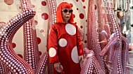 Bolinhas, salas infinitas e esculturas orgânicas: a arte de Yayoi Kusama em imagens